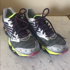 Mizuno Wave Prophecy 5 (Women’s) Size 8.5
